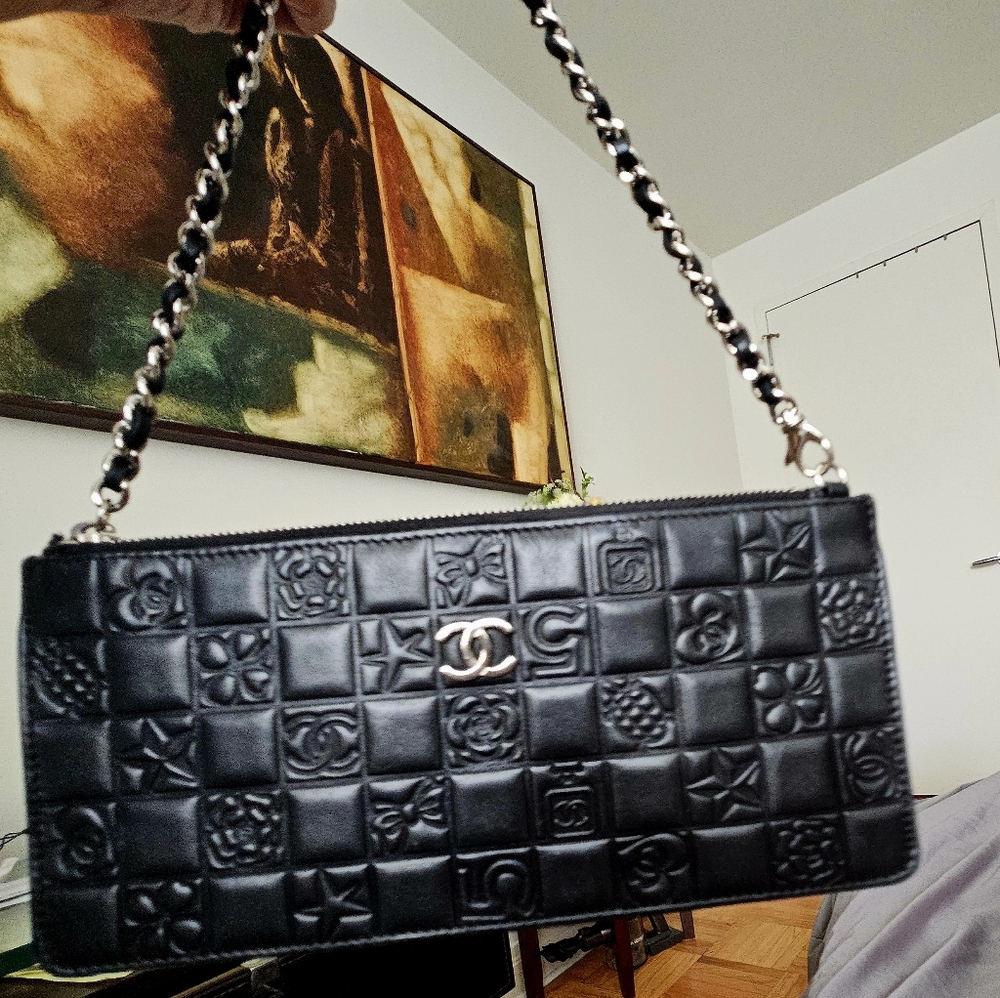 Chanel Authentic Lambskin Wristlet. Small Bag.